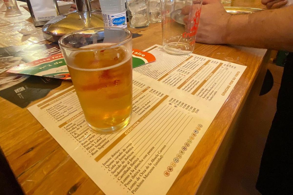 La media de un vaso de cerveza en la Feria es de 2,5 euros, aunque si es maceta puede llegar a costar 4.