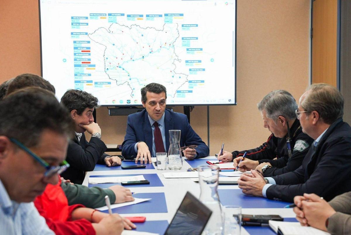 Bellido, junto a concejales y técnicos en la reunión del comité de este jueves.