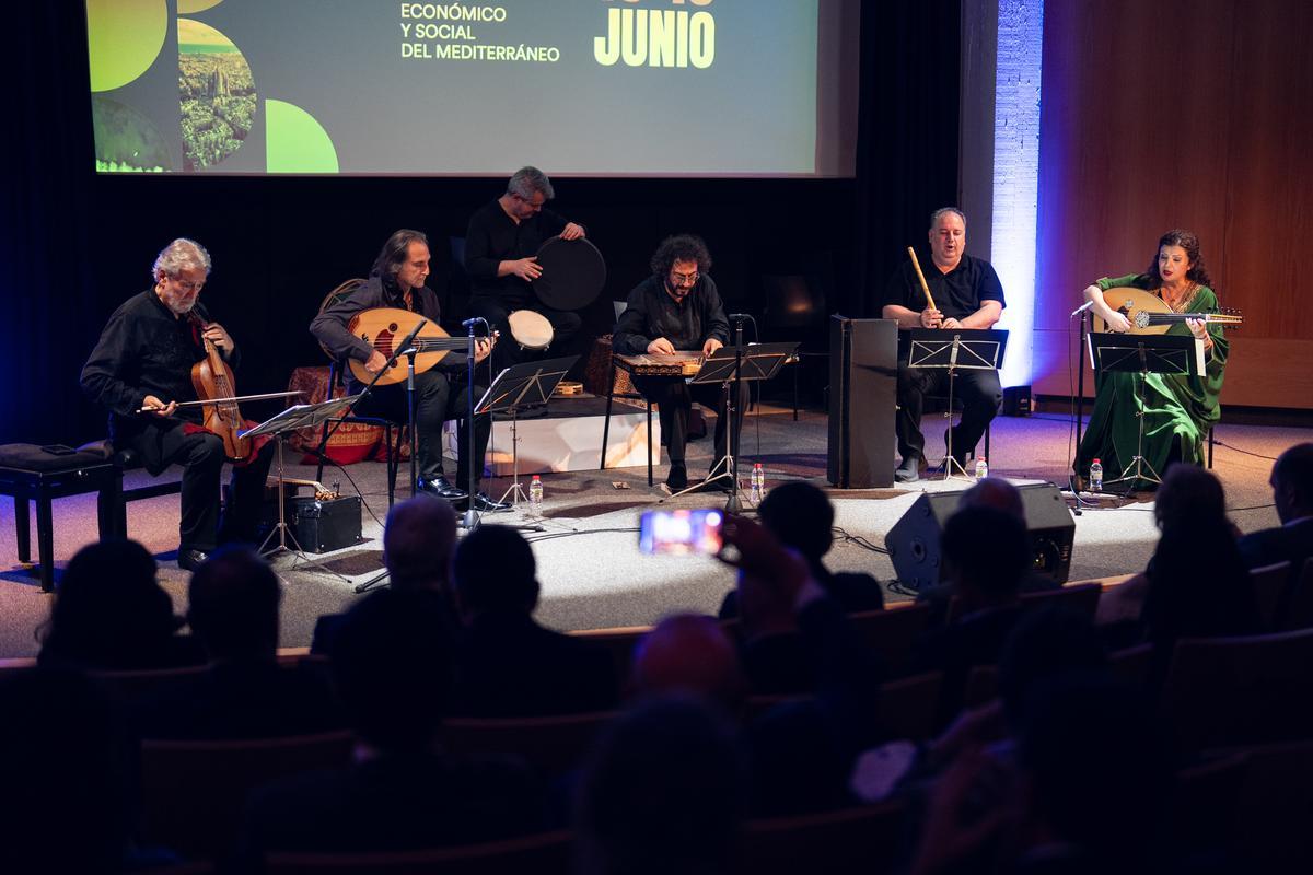 Jordi Savall dirige a Hespèrion XXI e interpreta 'Mare Nostrum.