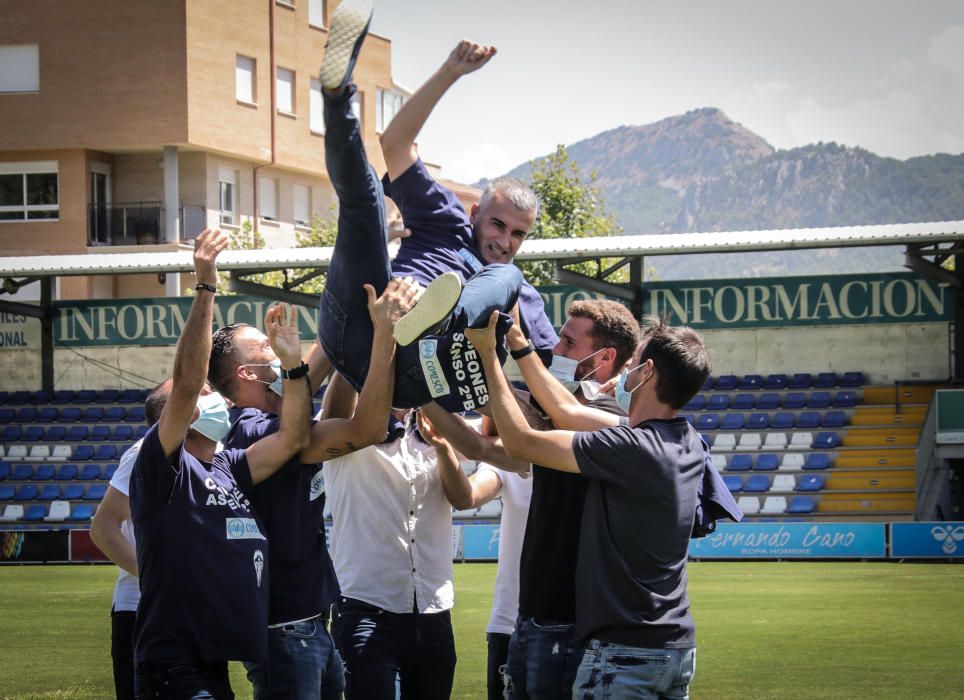 El Alcoyano celebra el ascenso a Segunda B