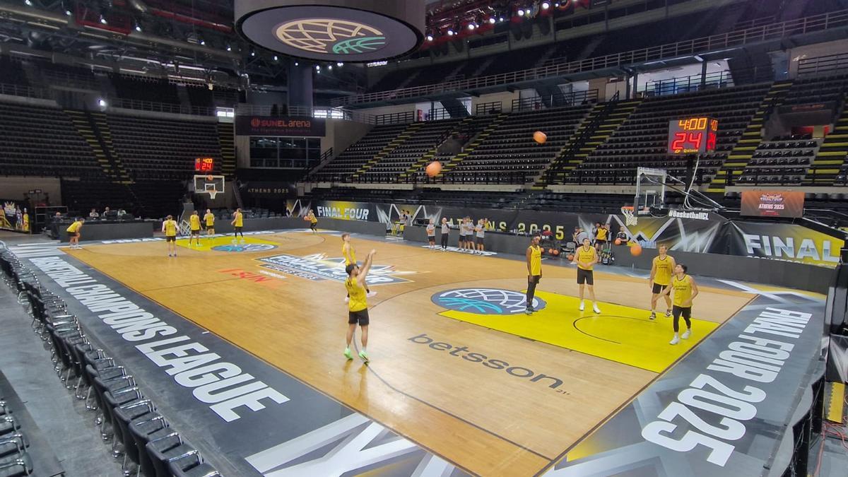 Entrenamiento del CB Canarias antes de su primer partido en la Final Four de la BCL