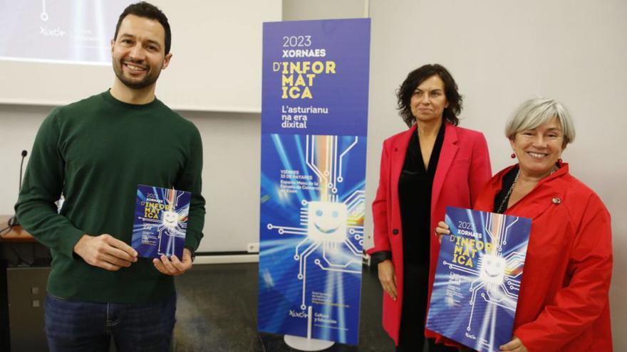 Por la izquierda, Aitor Martínez Valdajos, Montserrat López Moro y María Xosé Rodríguez, ayer, en el Antiguo Instituto. | Ángel González