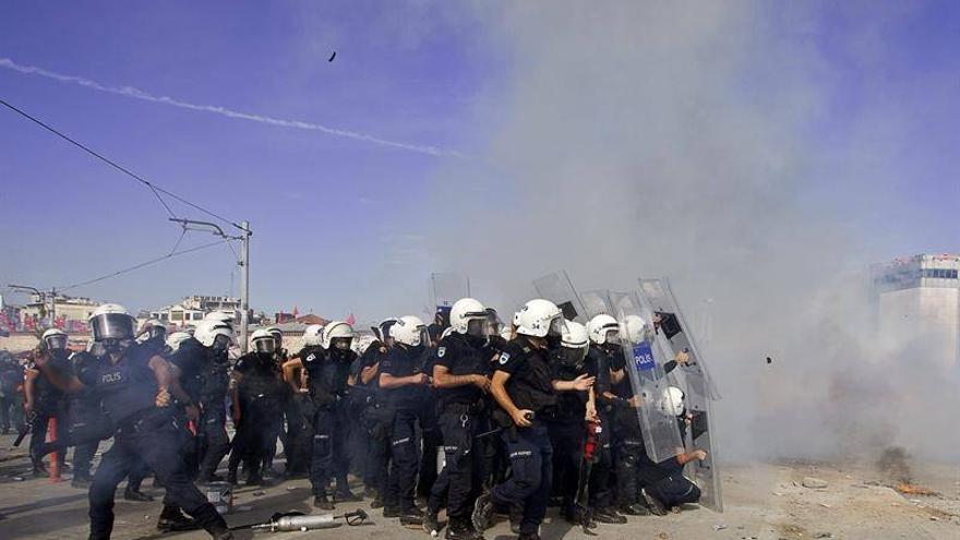La policía toma a la fuerza la plaza Taksim en Estambul
