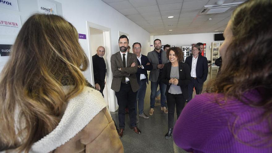 Roger Torrent visita el programa d&#039;FP Ocupacional Dual d&#039;electrònica a la ciutat de Girona
