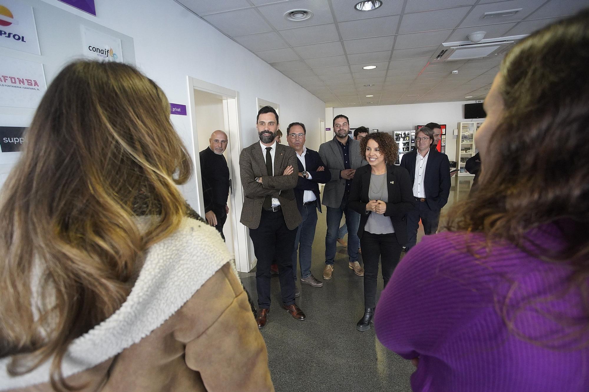 Roger Torrent visita el programa d'FP Ocupacional Dual d'electrònica a la ciutat de Girona