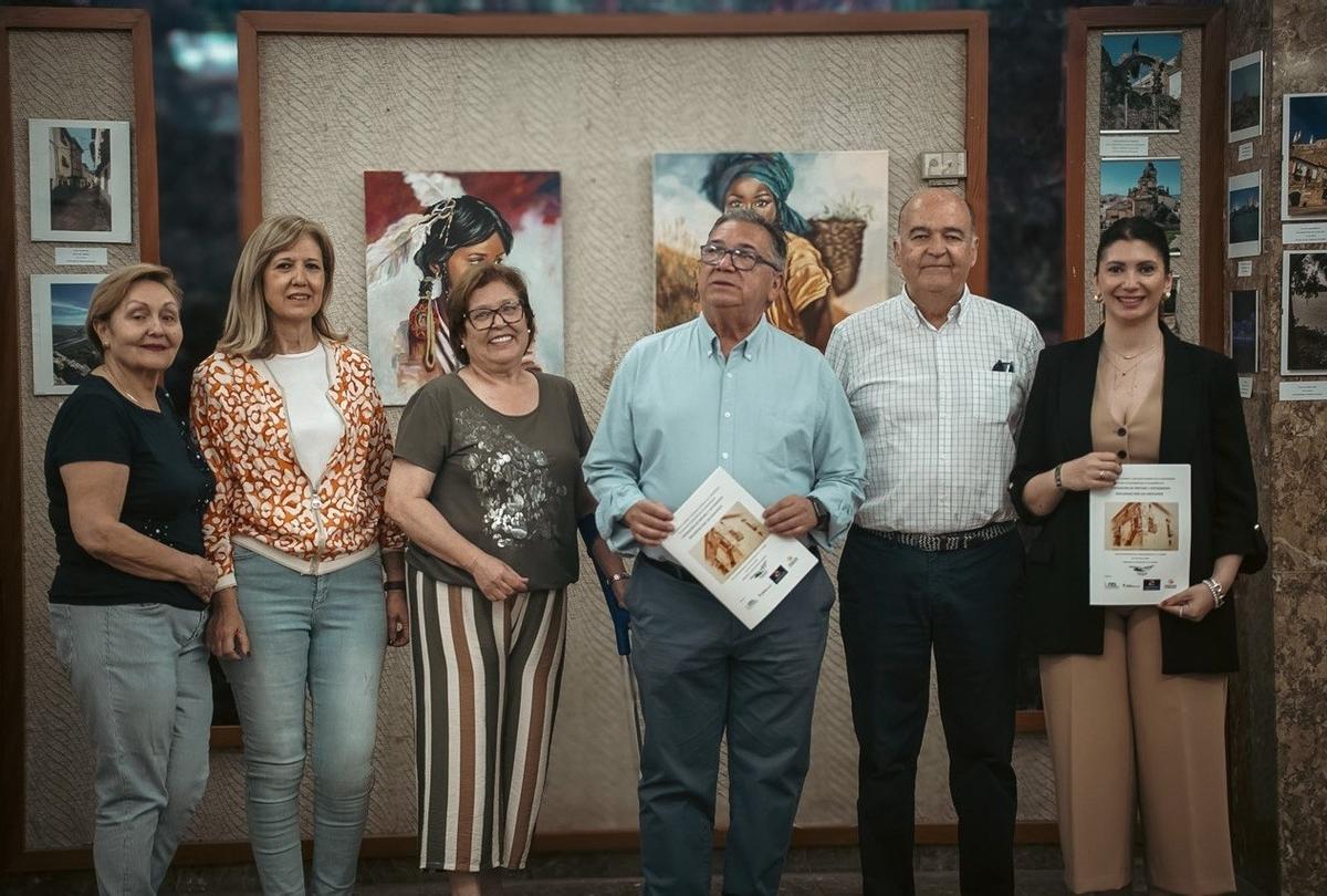 El alcalde ha visitado estos días la exposición.