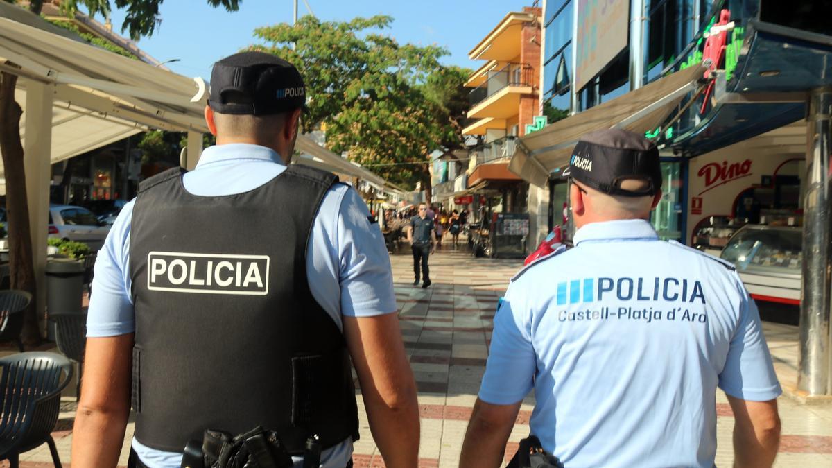 Dos agents de la Policia Local de Platja d&#039;Aro