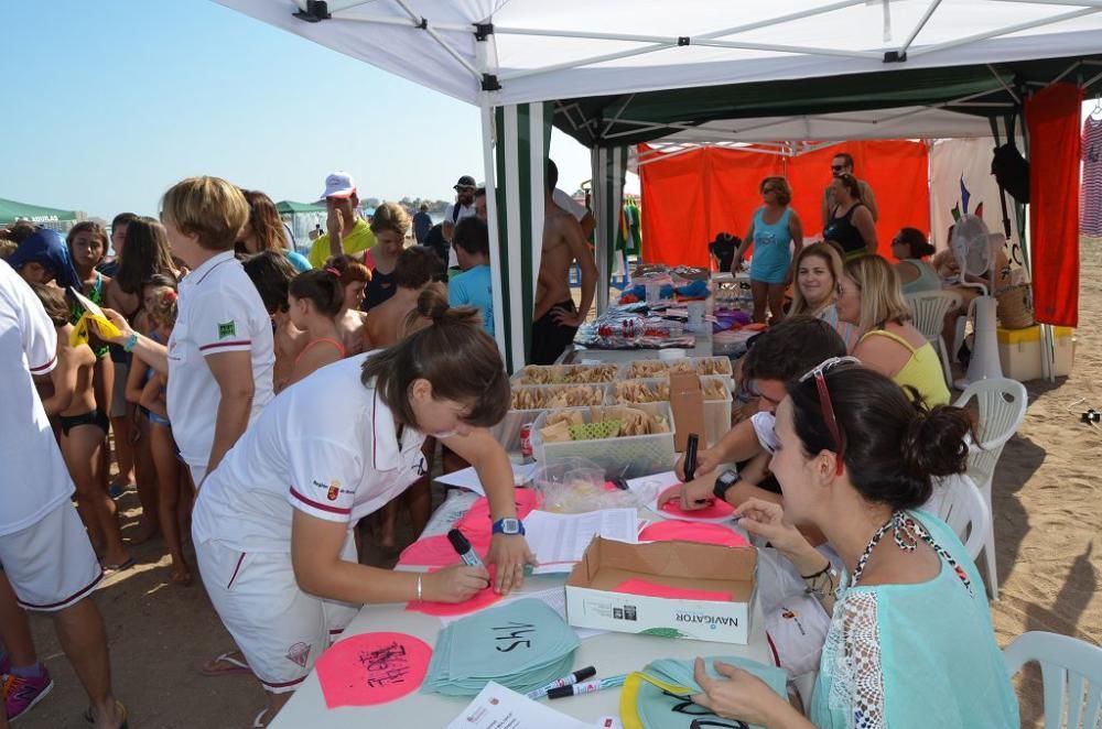 Más de 200 participantes 'se mojan' por la esclerósis múltiple en Playa Paraíso