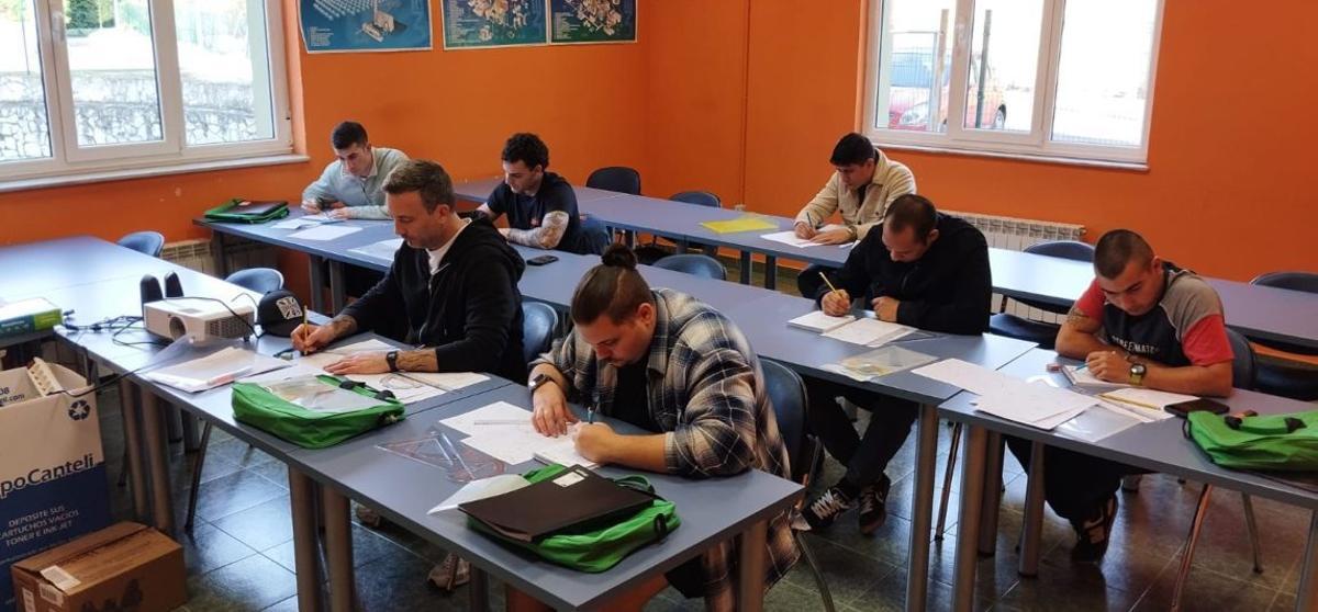 Alumnos del curso de Tubería.