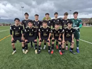 El Compostela se complica la permanencia tras perder con dureza ante el Sporting de Gijón