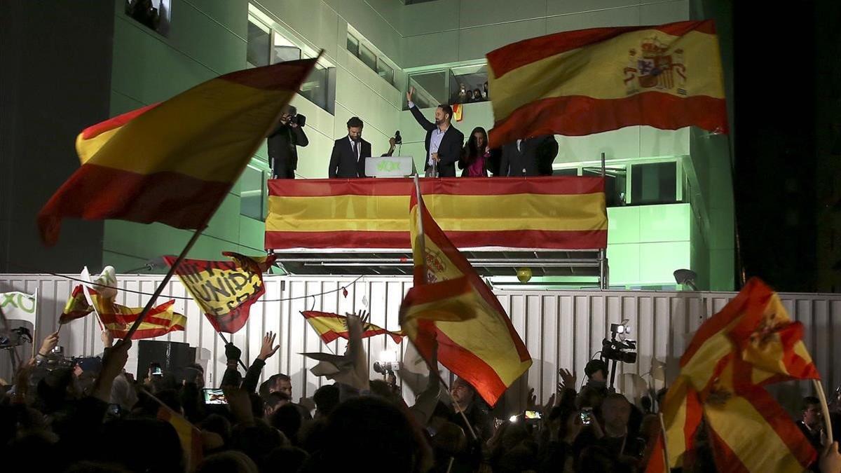 Celebración en la sede de VOX, tras los sorprendentes resultados electorales.