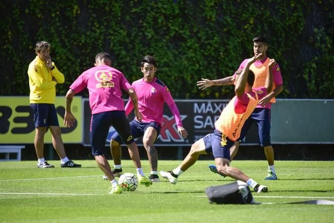 Entrenamiento de la UD Las Palmas en Barranco ...