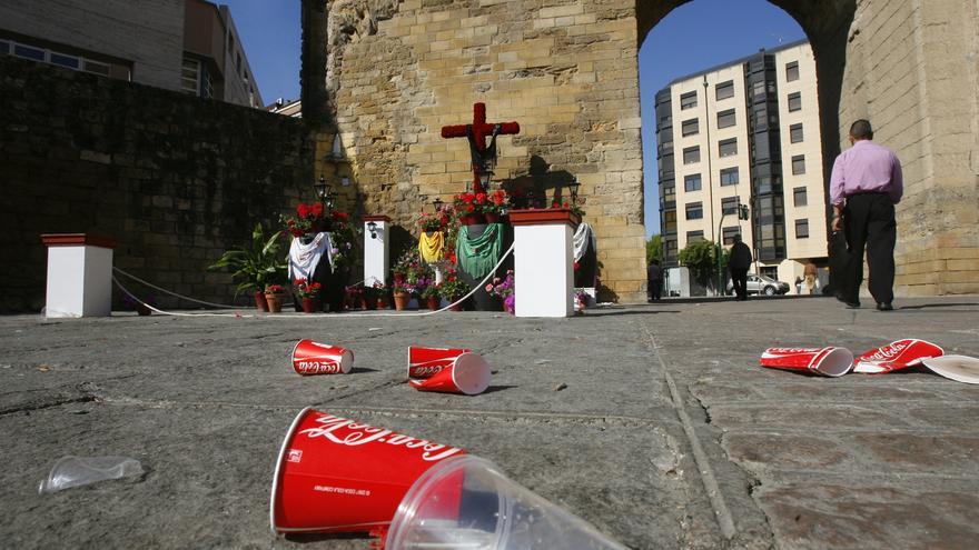 Más papeleras, más aseos portátiles y equipos de limpieza en tres turnos para mantener Córdoba limpia en mayo