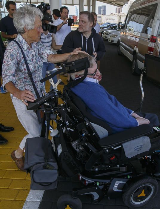 12/06/2016 CULTURA CIENCIA Llegada del físico Stephen Hawking al muelle de santa cruz en el crucero Britannia y  recibo por representantes del cabildo  puertos de tenerife y cámara de comercio para pasar un descanso en la isla y participar en el homenaje de STARMUS