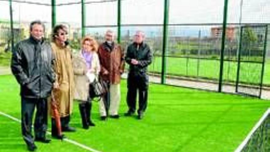 El centro deportivo de Mejostilla ya tiene pista para jugar al pádel