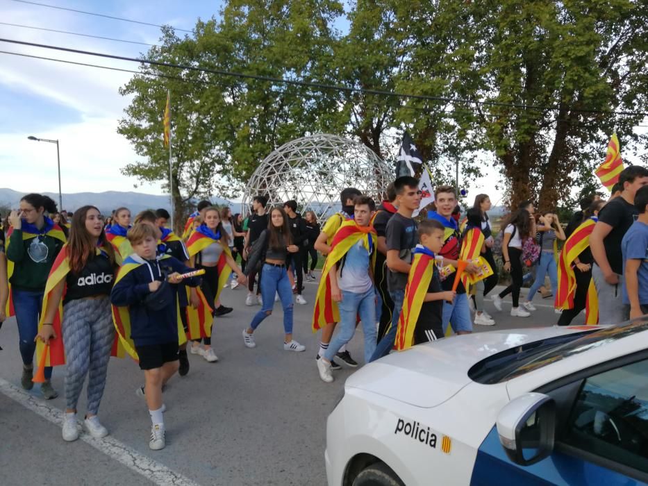 Centenars d'estudiants es manifesten a Figueres