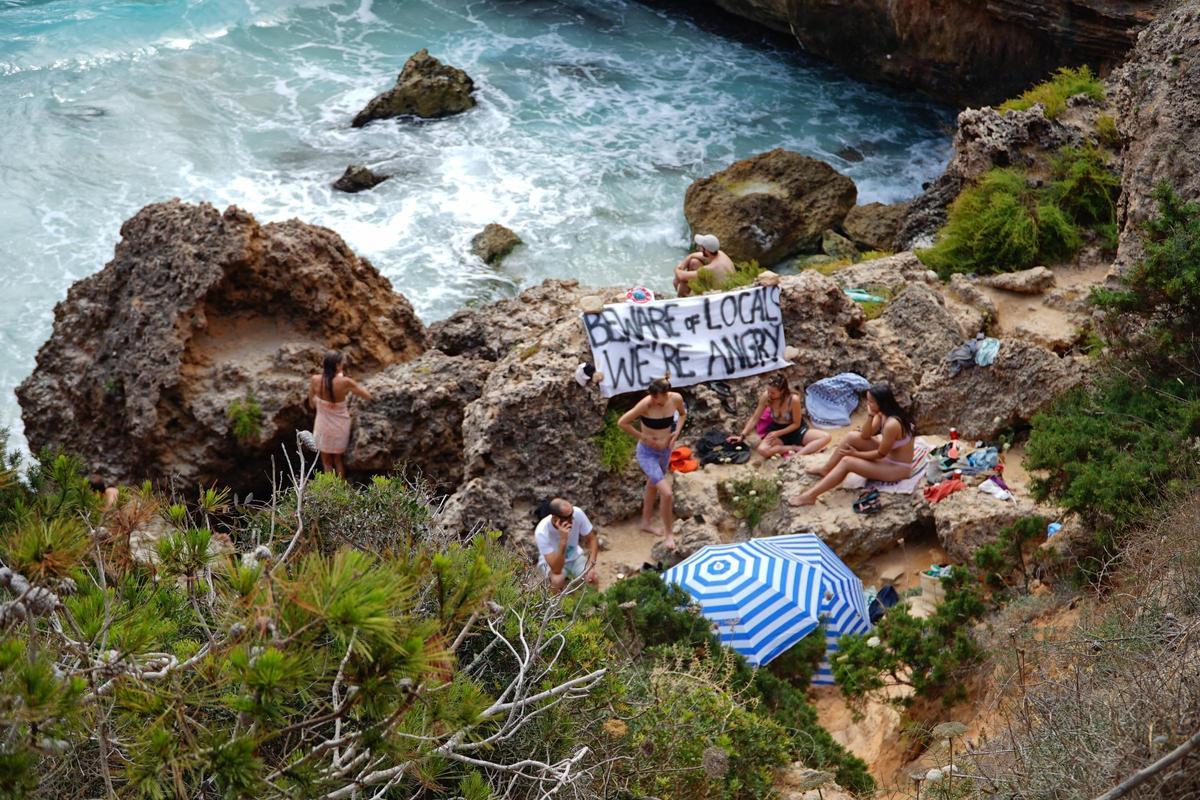 Los mallorquines 'recuperan' el Caló des Moro