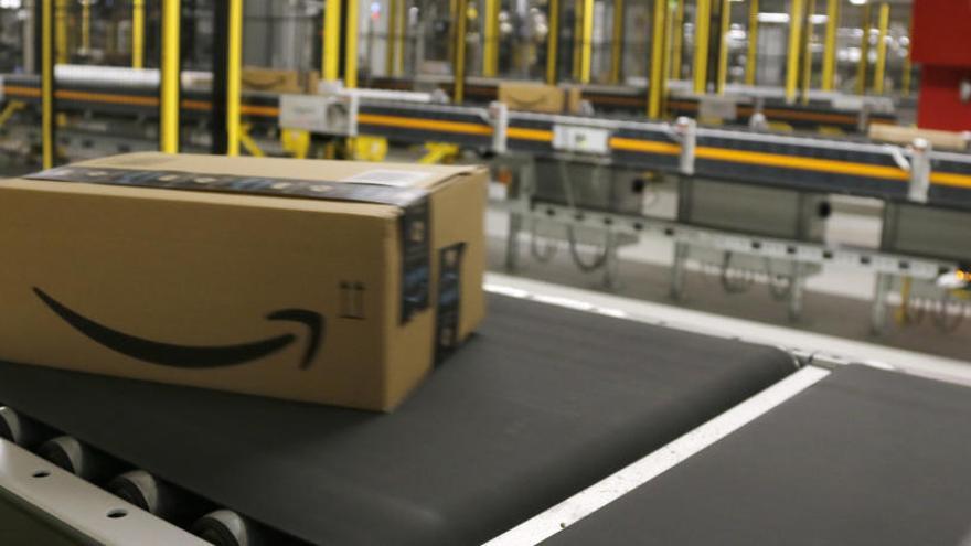 Un paquet en un centre logístic d&#039;Amazon