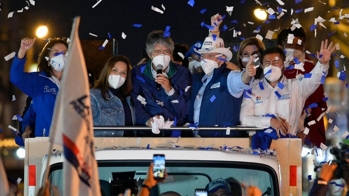 El candidato presidencial a las elecciones de Ecuador Guillermo Lasso en un mitin de campaña en Quito.