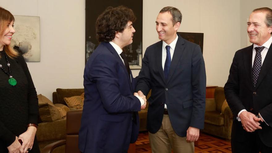 El presidente de la Diputación, César Sánchez, recibió ayer al secretario de Estado de Servicios Sociales e Igualdad, Mario Garcés.