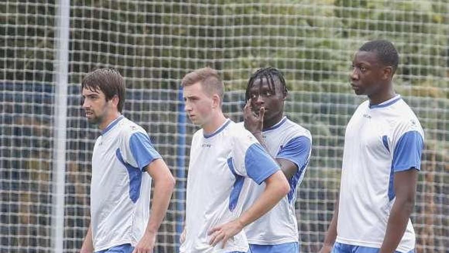 Santa, Marcos, Cissé y Johan, en un entrenamiento del Avilés.