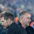 Hansi Flick y Simeone se saludan antes de empezar el partido de vuelta de las semifinales de la Copa del Rey entre el FC Barcelona y el Atlético de Madrid