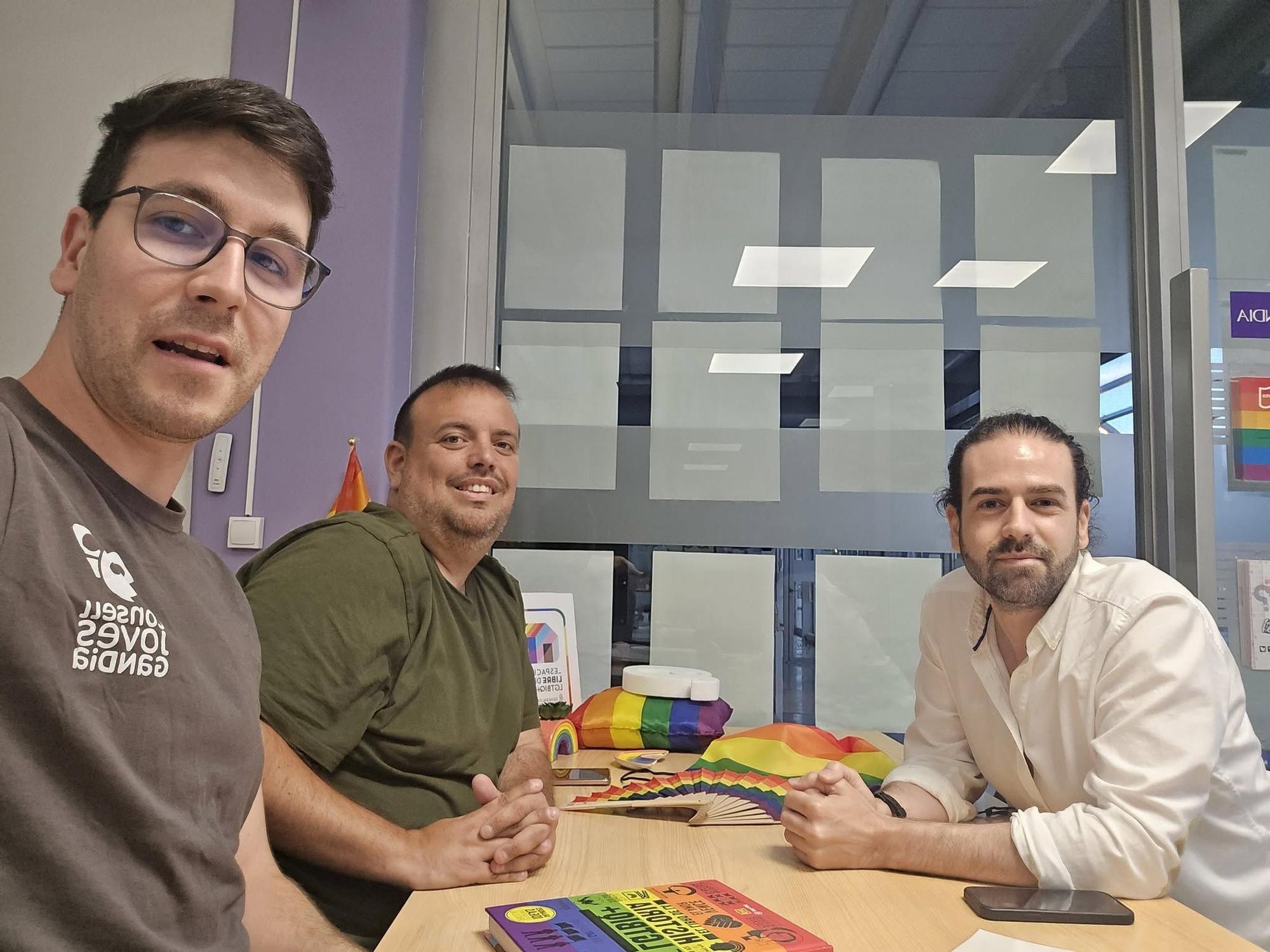Lloret, a la derecha, con miembros de CLGS.