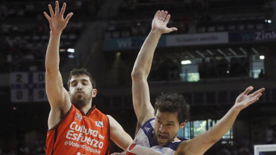 El Valencia Basket pone la liga en manos de La Fonteta