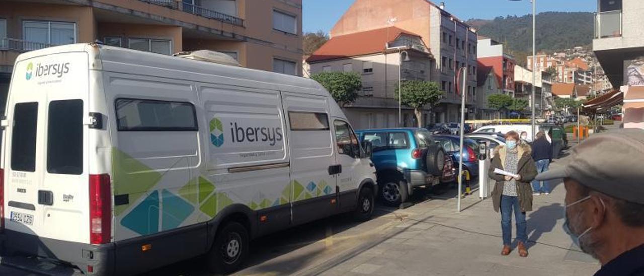 La furgoneta para la revisión médica de los trabajadores del Concello de Moaña. | FDV