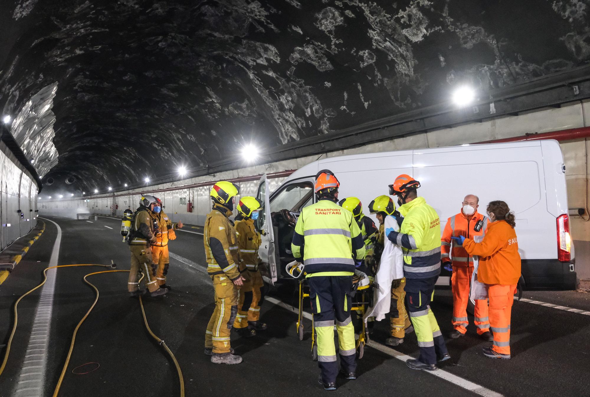 Accidente con incendio y dos heridos graves en el túnel de Villena: así ha sido el simulacro en la autovía A-31