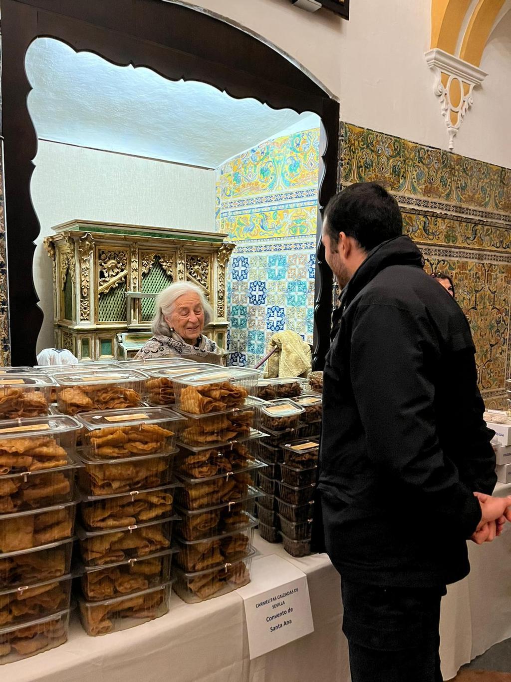 Así es la venta de dulces de convento en el Alcázar