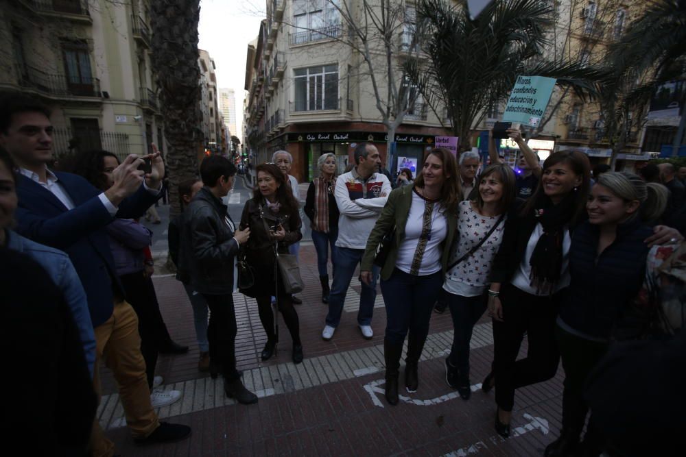 Protesta contra el plurilingüismo en Alicante