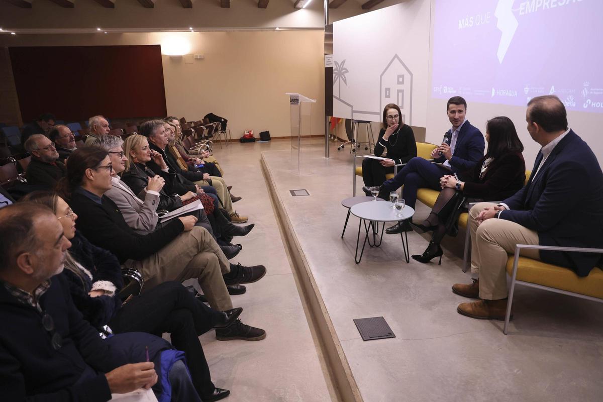 Asistencia a la mesa redonda donde estaba Toni Iborra
