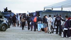 Desallotjament de migrants a Ceuta dos dies abans de la visita dels Reis
