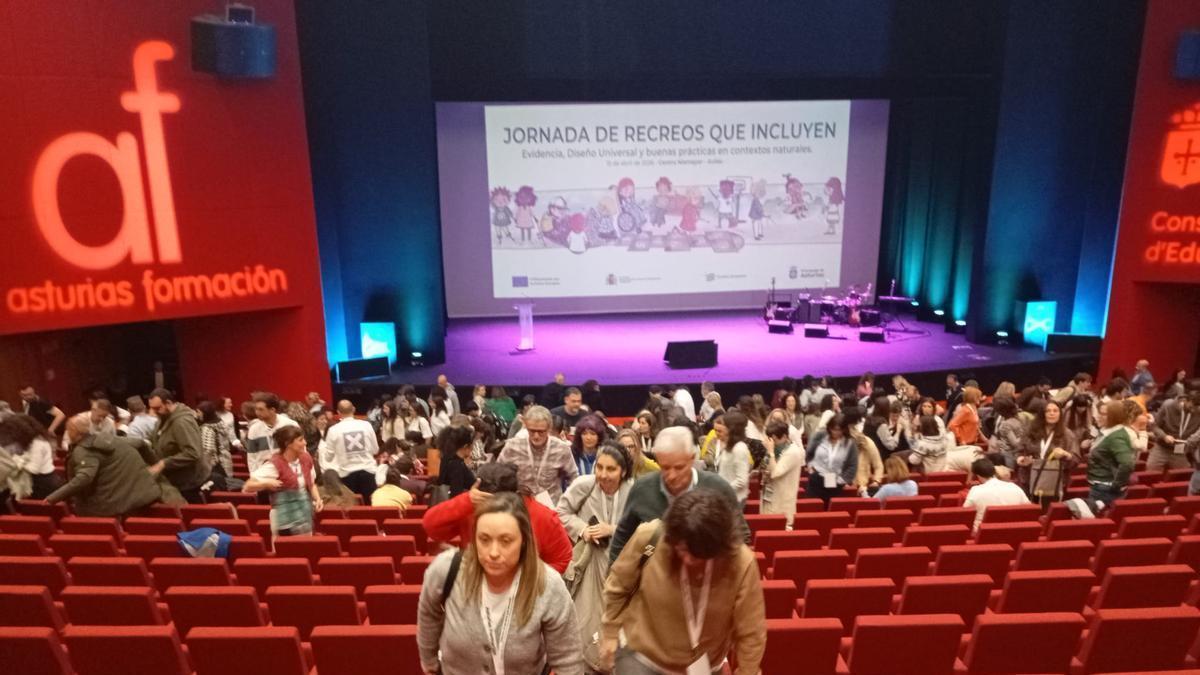 Asistentes a las jornadas en el Centro Niemeyer.