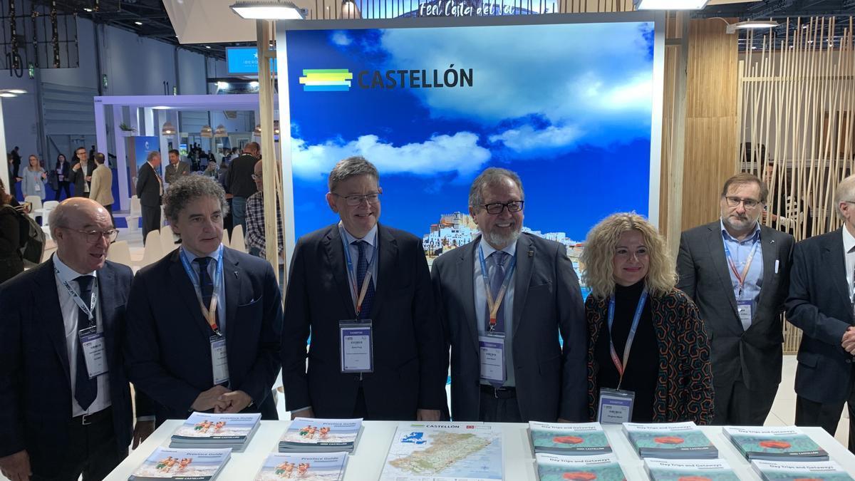 Francesc Colomer, Ximo Puig, José Martí y Virginia Martí, en el stand promocional de la provincia de Castellón.