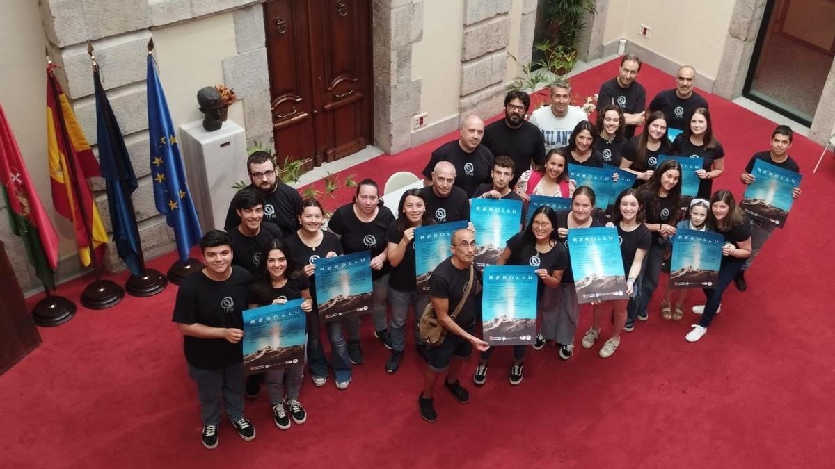 Miembros de Llacín y dirigentes municipales.