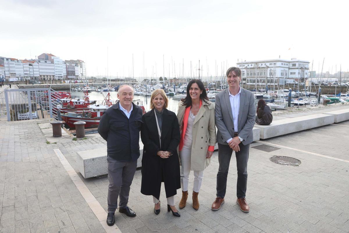 Recorrido por la Marina de Paula Prado, Miguel Lorenzo y la presidenta de la FEMP