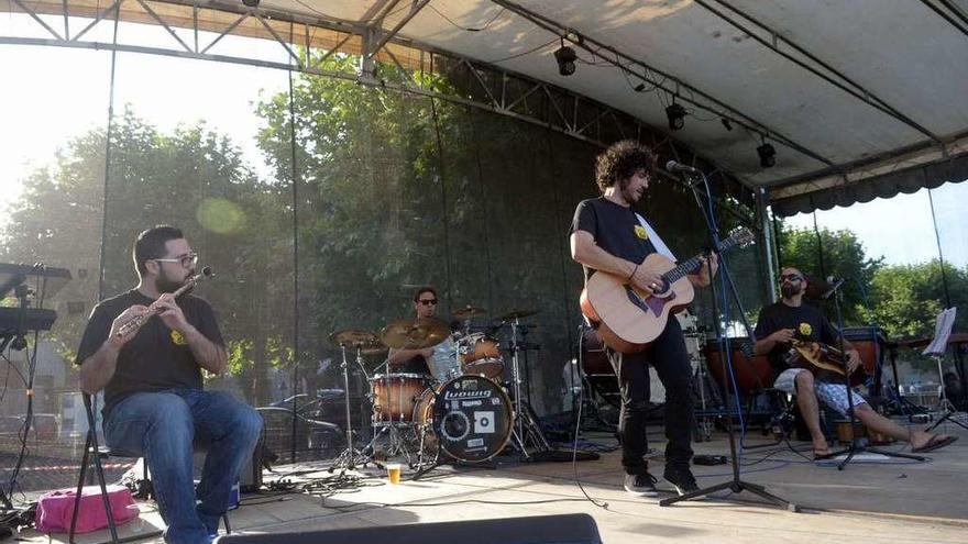 Uno de los ocho grupos participantes en el festival. // Noé Parga