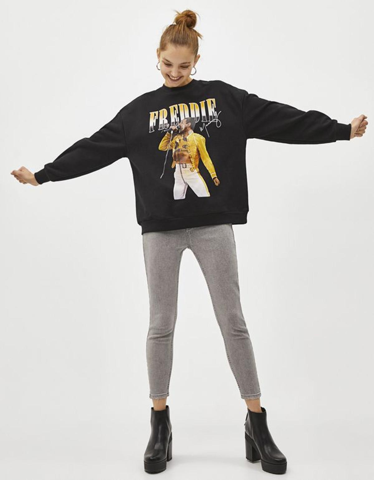 Sudadera negra de Freddie Mercury de Bershka