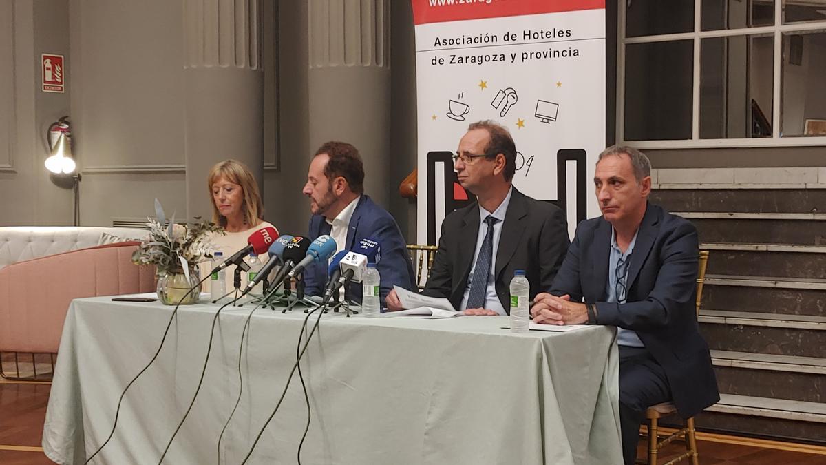 Los representantes de Horeca, esta mañana, durante la presentación de las previsiones de ocupación.