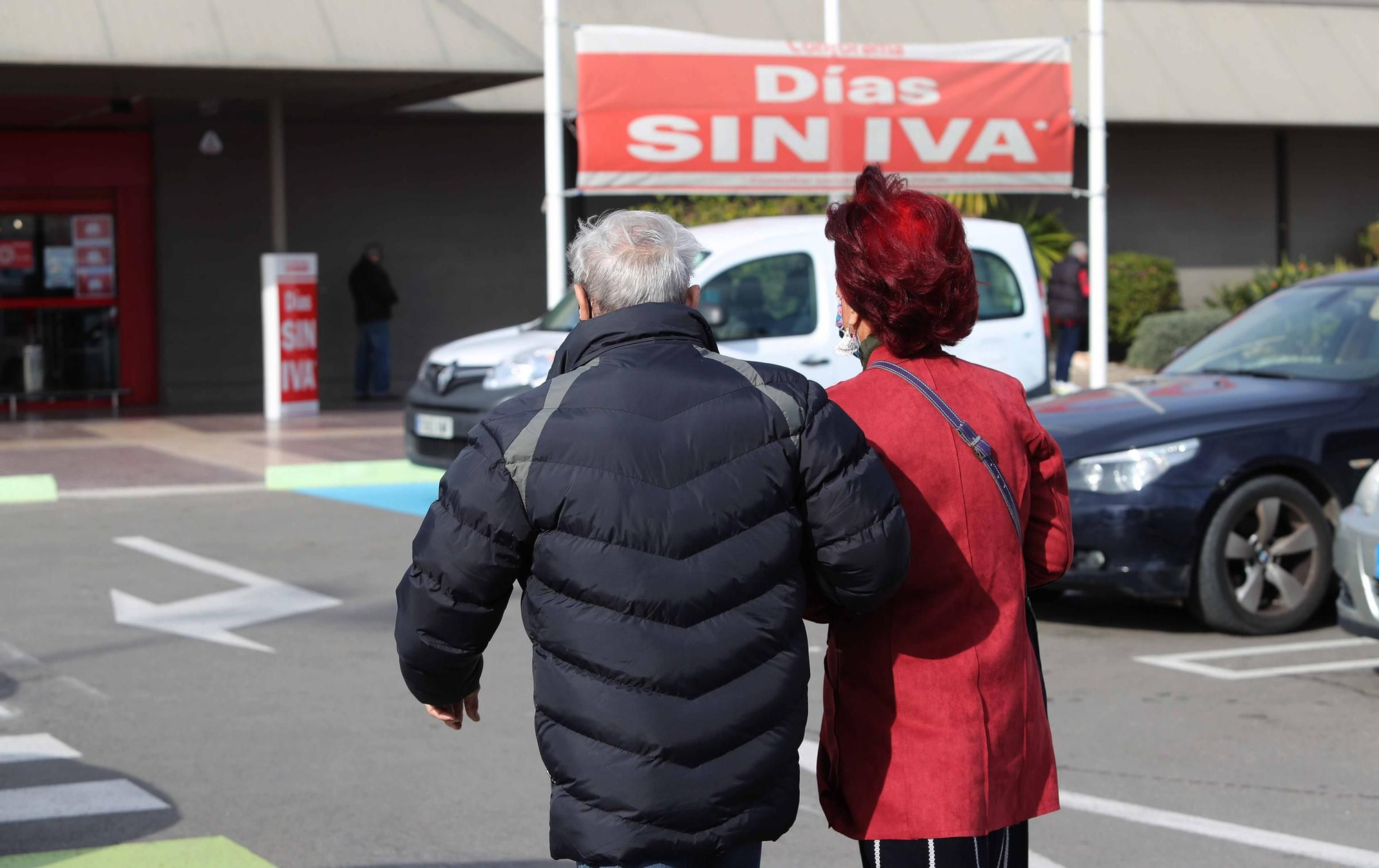 Colas en Ikea Valencia pese a estar disparados los contagios