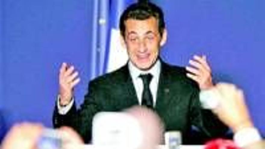 Nicolas Sarkozy: EL PRESIDENTE GASTA 34.445  EN ESTETICA