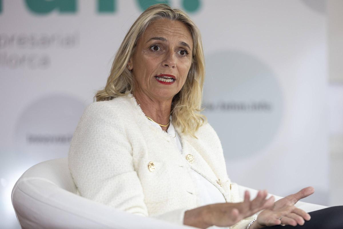 La crisis se produce cuando María Frontera está a pocas semanas de abandonar la presidencia hotelera