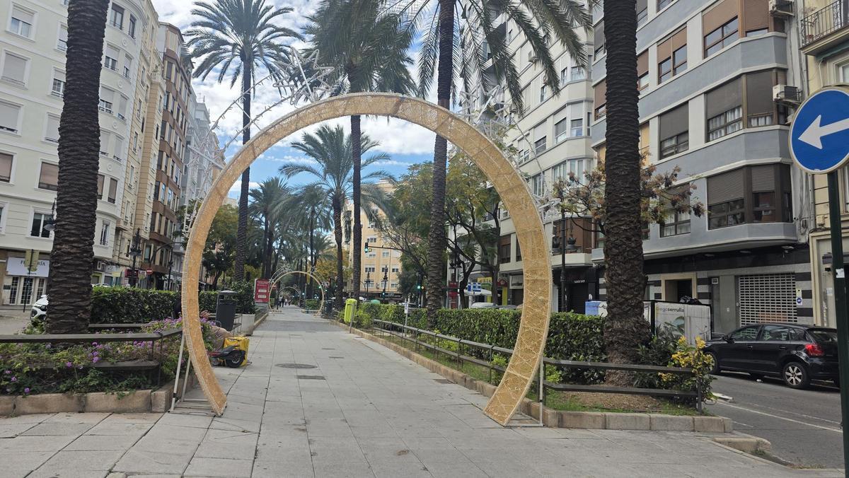 Arcos luminosos ya preparados en Reino de València