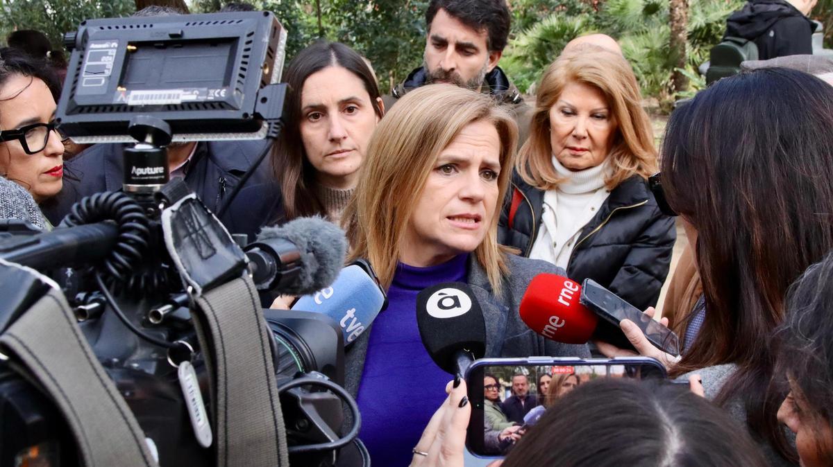 Bernabé atendiendo a los medios de comunicación