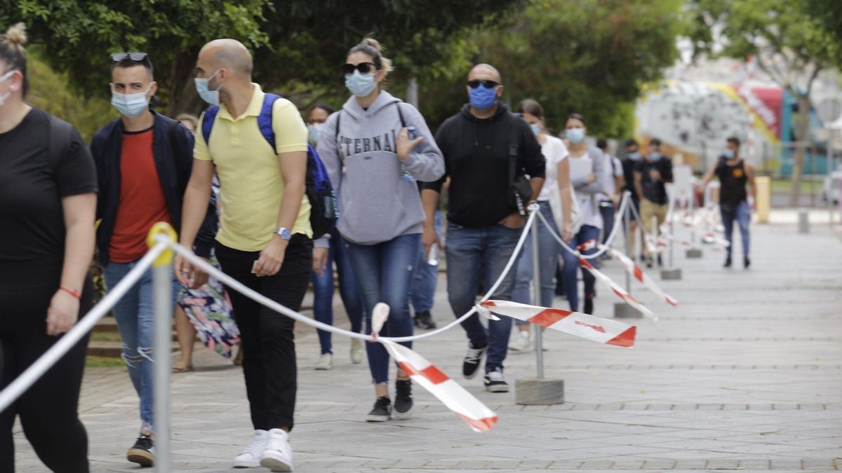 Estudiantes en uno de los campus de la Universidad de La Laguna.