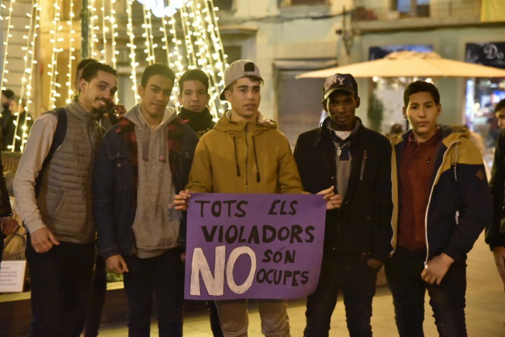 Unes 300 persones es concentren a Manresa contra les dues noves agressions sexuals