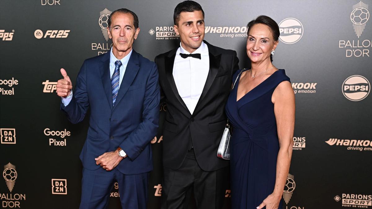 Rodri Hernández, junto a su padre Antonio Hernández y su mujer Laura Iglesias