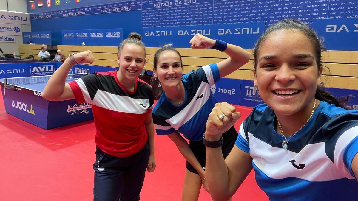 Las jugadoras del Priego femenino de tenis de mesa celebran su pase a la segunda ronda de la Copa de Europa.